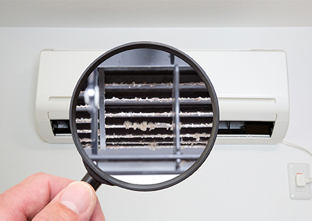 エアコンのカビ・臭い、プロが徹底洗浄します！